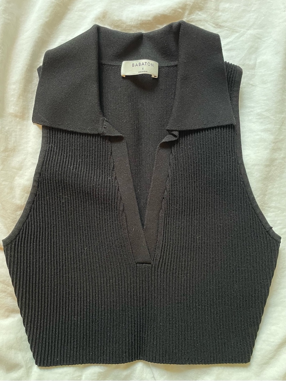 Babaton Black Ribbed Sleeveless Polo Knit Top